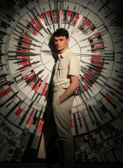 Kopie van hntmarketing_a_young_man_of_16_years_standing_in_front_of_the_c_b51075b1-b308-4ba9-b0ef-dc68a41f4021 (1)